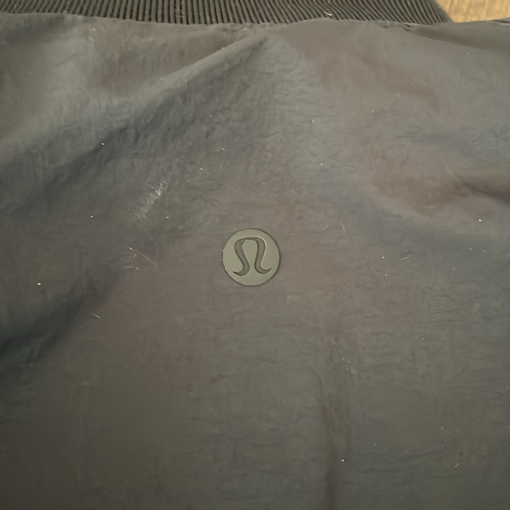 REVERSIBLE LULULEMON black puff/shell bomber - Picture 6 of 6